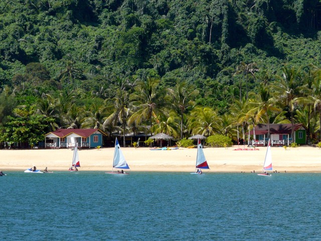 dinghy sailors in Juara Bay